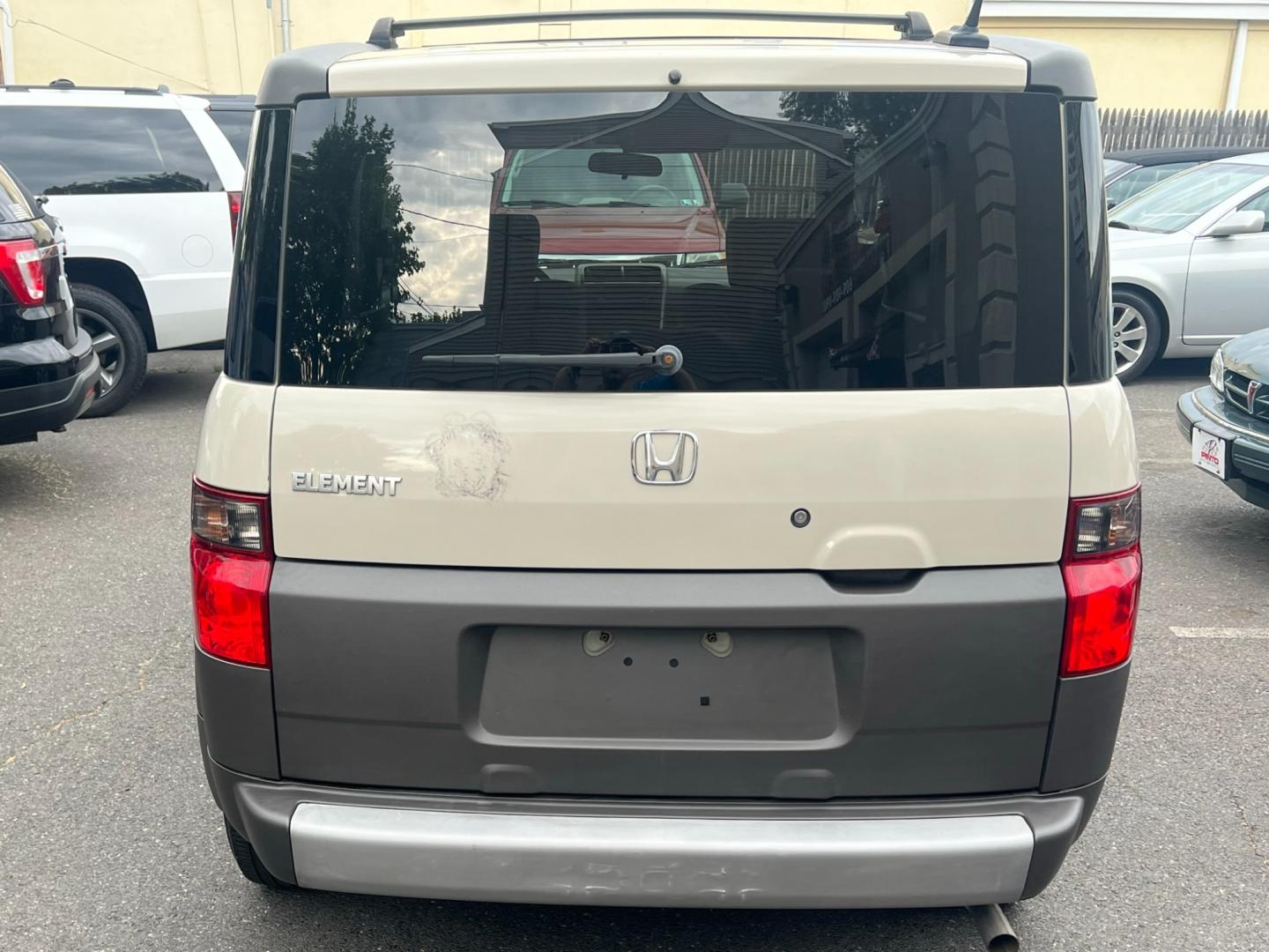 2005 Beige /Gray Honda Element EX 4WD 4-spd AT (5J6YH286X5L) with an 2.4L L4 DOHC 16V engine, 4 Speed Automatic Overdrive transmission, located at 1018 Brunswick Ave, Trenton, NJ, 08638, (609) 989-0900, 40.240086, -74.748085 - Photo#5